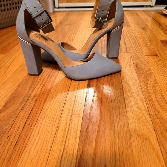 Grey Heels - Picture 2 of 3